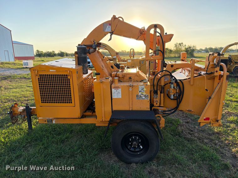 image for item FK5135 2015 Bandit 990 wood chipper