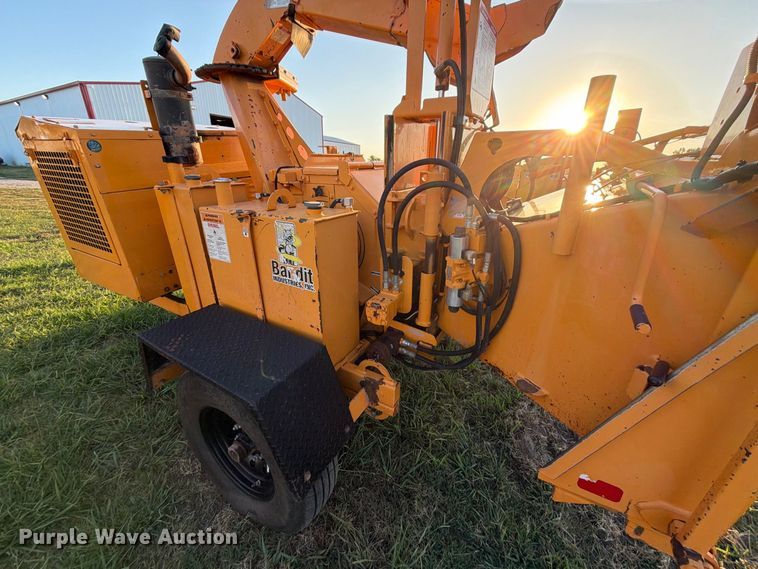 image for item FK5135 2015 Bandit 990 wood chipper