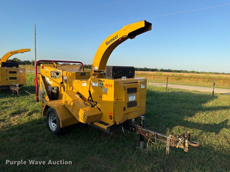 image for item FK5136 2020 Vermeer Bc100XL wood chipper