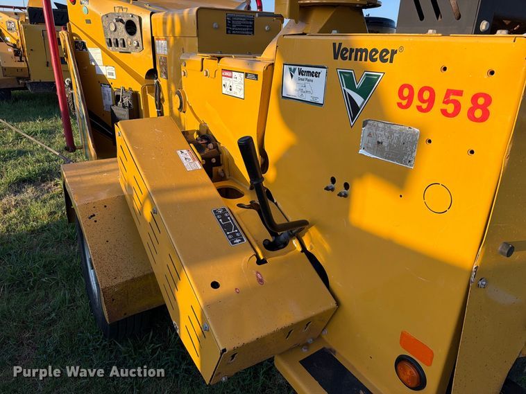 image for item FK5136 2020 Vermeer Bc100XL wood chipper