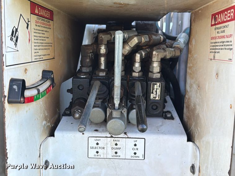image for item FK5147 2011 Freightliner Business Class M2 forestry bucket truck