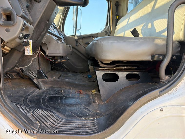 image for item FK5147 2011 Freightliner Business Class M2 forestry bucket truck