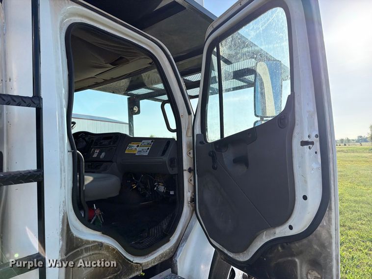 image for item FK5147 2011 Freightliner Business Class M2 forestry bucket truck