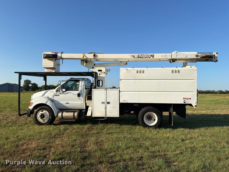 image for item FK5148 2015 Ford F750 forestry bucket truck