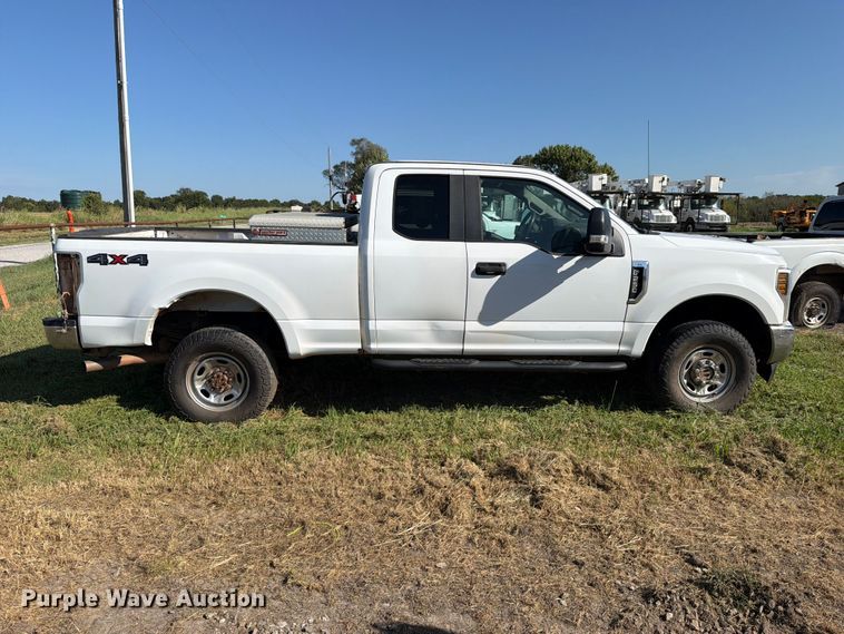 image for item FK5161 2019 Ford F250 Super Duty Ext. Cab pickup truck