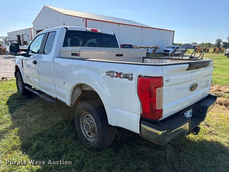 image for item FK5161 2019 Ford F250 Super Duty Ext. Cab pickup truck