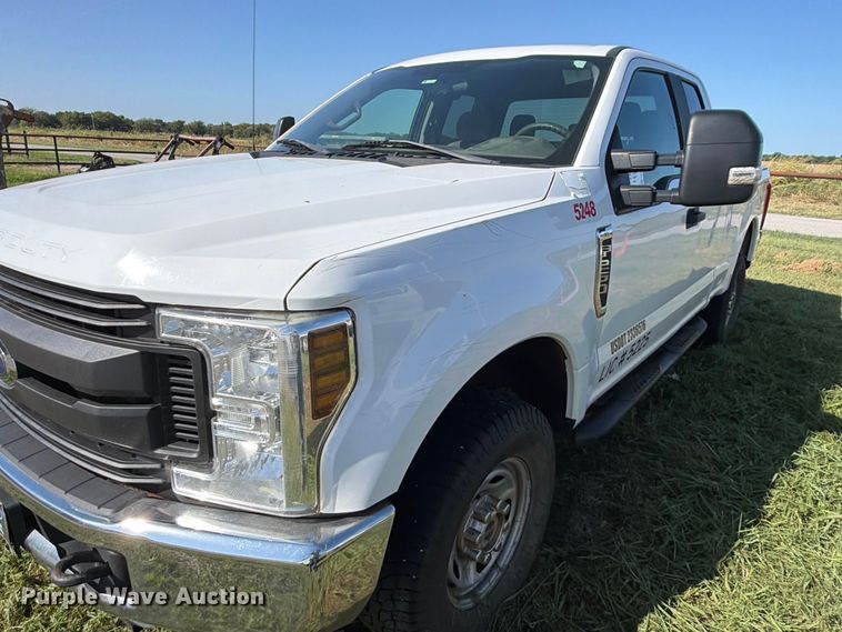 image for item FK5161 2019 Ford F250 Super Duty Ext. Cab pickup truck