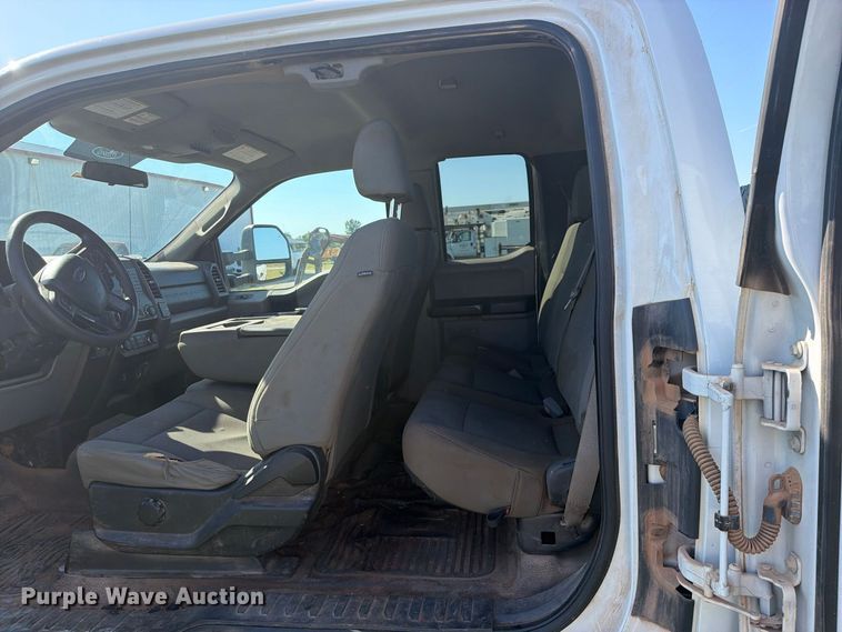 image for item FK5161 2019 Ford F250 Super Duty Ext. Cab pickup truck