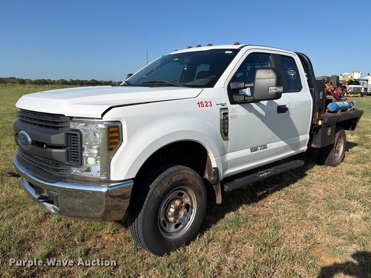 2018 Ford F250 Super Duty flatbed pickup truck