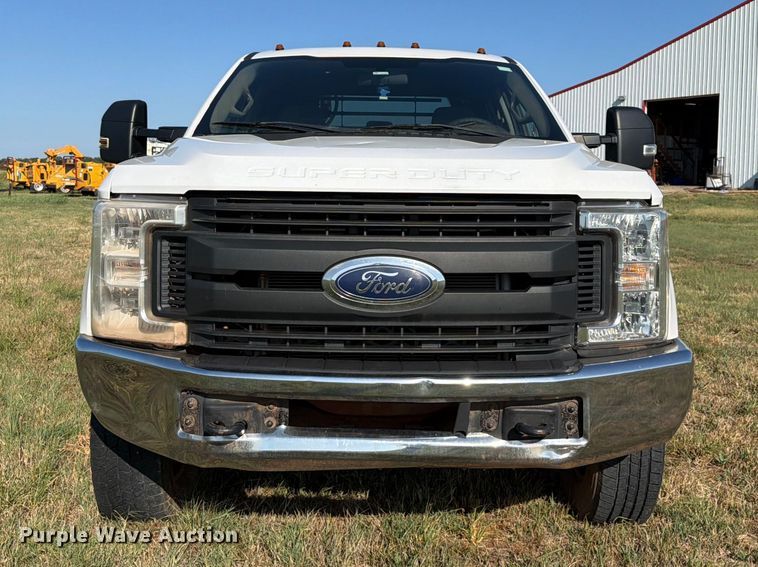 image for item FK5163 2018 Ford F250 Super Duty flatbed pickup truck
