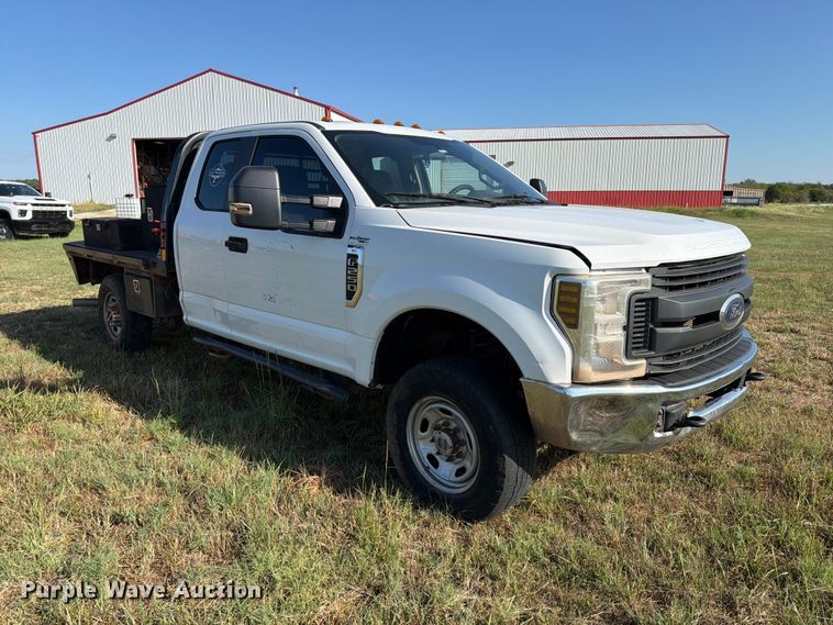 image for item FK5163 2018 Ford F250 Super Duty flatbed pickup truck