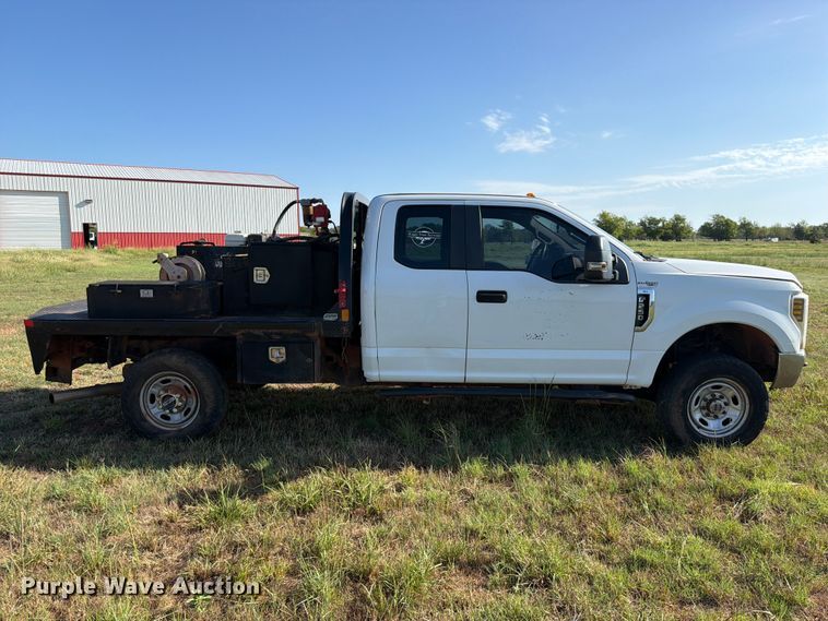 image for item FK5163 2018 Ford F250 Super Duty flatbed pickup truck