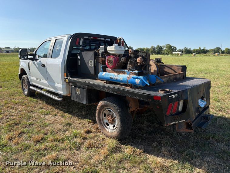 image for item FK5163 2018 Ford F250 Super Duty flatbed pickup truck
