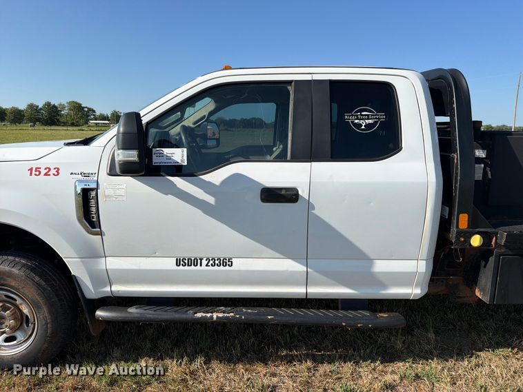 image for item FK5163 2018 Ford F250 Super Duty flatbed pickup truck