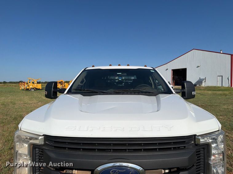 image for item FK5163 2018 Ford F250 Super Duty flatbed pickup truck