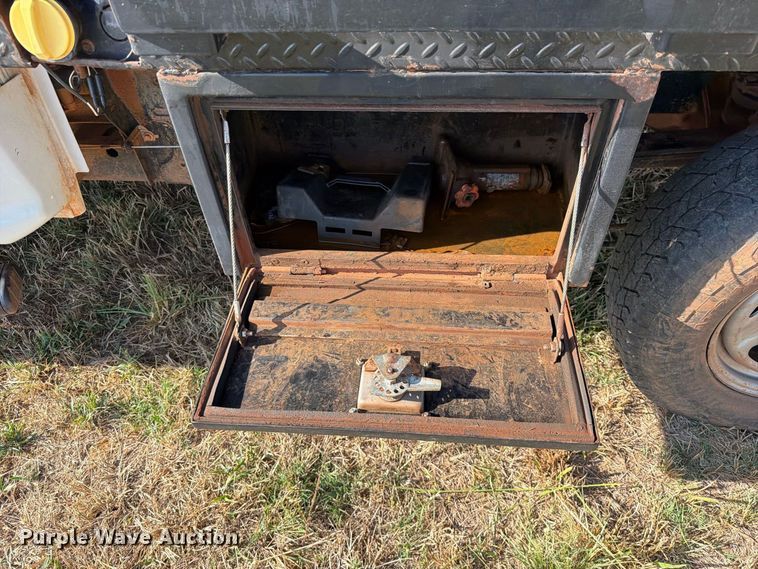 image for item FK5163 2018 Ford F250 Super Duty flatbed pickup truck