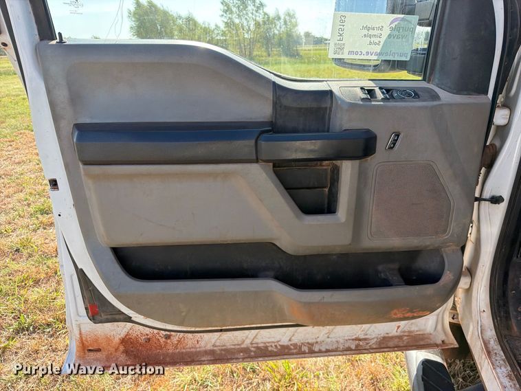 image for item FK5163 2018 Ford F250 Super Duty flatbed pickup truck