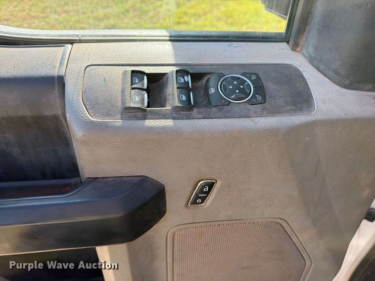 image for item FK5163 2018 Ford F250 Super Duty flatbed pickup truck