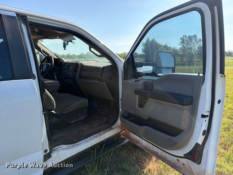 image for item FK5163 2018 Ford F250 Super Duty flatbed pickup truck