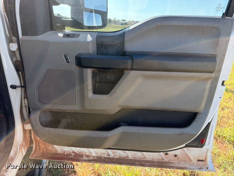 image for item FK5163 2018 Ford F250 Super Duty flatbed pickup truck