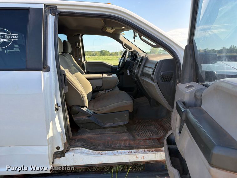 image for item FK5163 2018 Ford F250 Super Duty flatbed pickup truck