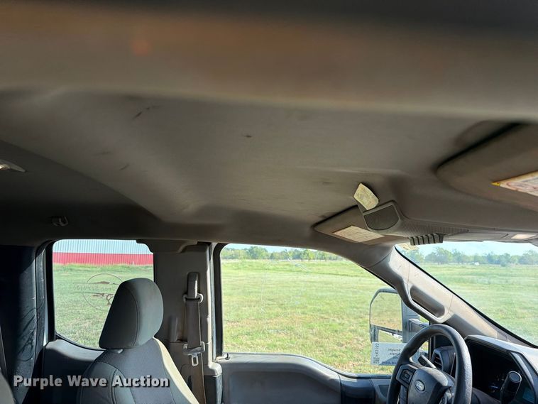 image for item FK5163 2018 Ford F250 Super Duty flatbed pickup truck