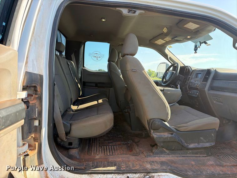 image for item FK5163 2018 Ford F250 Super Duty flatbed pickup truck