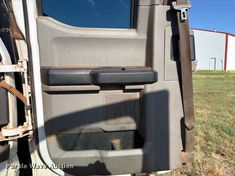image for item FK5163 2018 Ford F250 Super Duty flatbed pickup truck