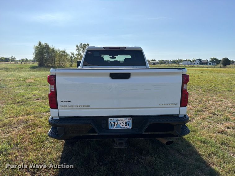 image for item FK5164 2022 Chevrolet Silverado 2500HD Crew Cab pickup truck