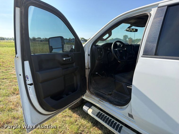 image for item FK5164 2022 Chevrolet Silverado 2500HD Crew Cab pickup truck