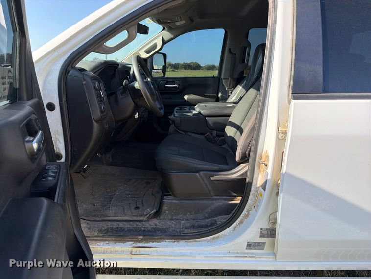 image for item FK5164 2022 Chevrolet Silverado 2500HD Crew Cab pickup truck