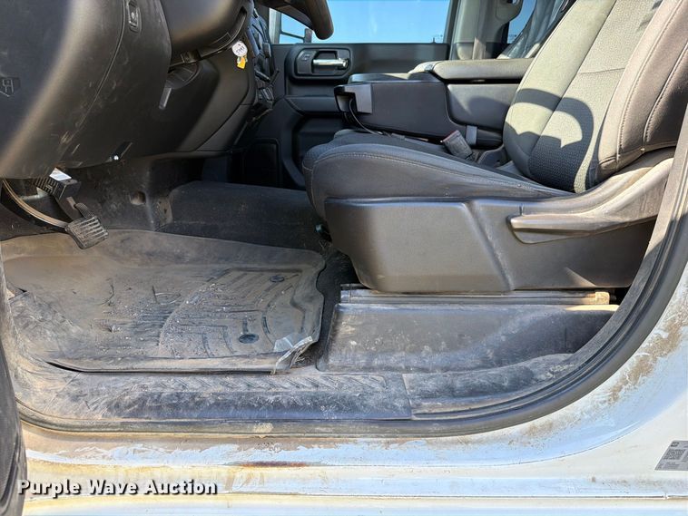 image for item FK5164 2022 Chevrolet Silverado 2500HD Crew Cab pickup truck