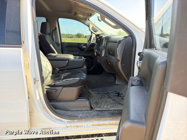 image for item FK5164 2022 Chevrolet Silverado 2500HD Crew Cab pickup truck