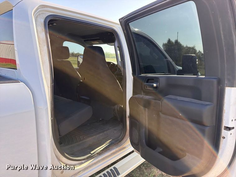 image for item FK5164 2022 Chevrolet Silverado 2500HD Crew Cab pickup truck