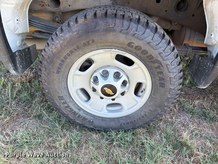 image for item FK5164 2022 Chevrolet Silverado 2500HD Crew Cab pickup truck