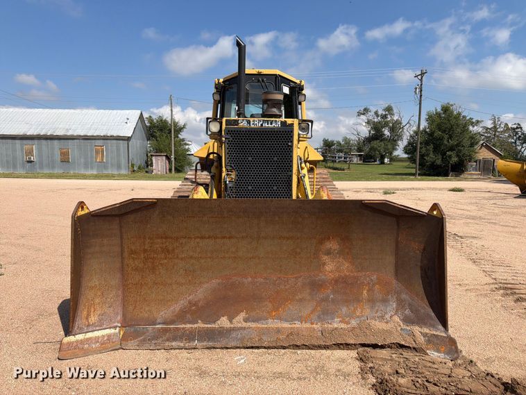 image for item FM7643 1998 Caterpillar D6M XL dozer