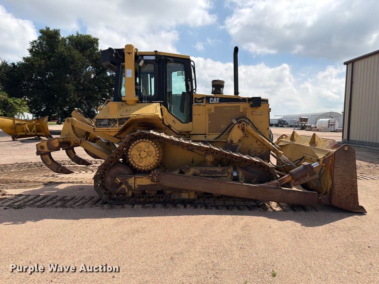 image for item FM7643 1998 Caterpillar D6M XL dozer