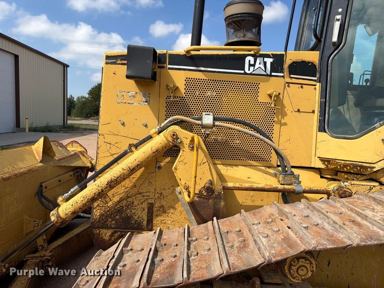 image for item FM7643 1998 Caterpillar D6M XL dozer