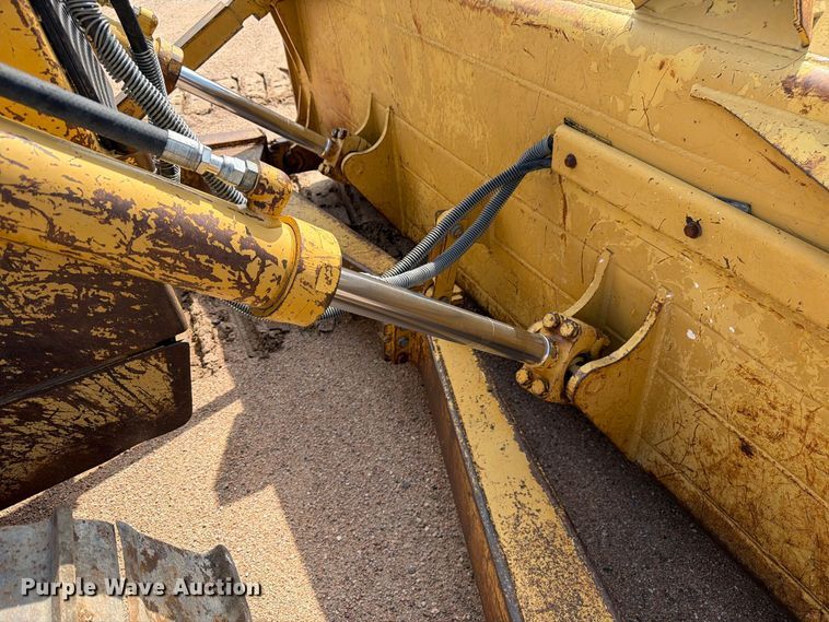 image for item FM7643 1998 Caterpillar D6M XL dozer