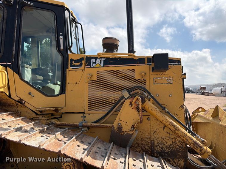 image for item FM7643 1998 Caterpillar D6M XL dozer