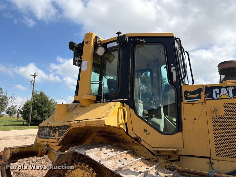 image for item FM7643 1998 Caterpillar D6M XL dozer