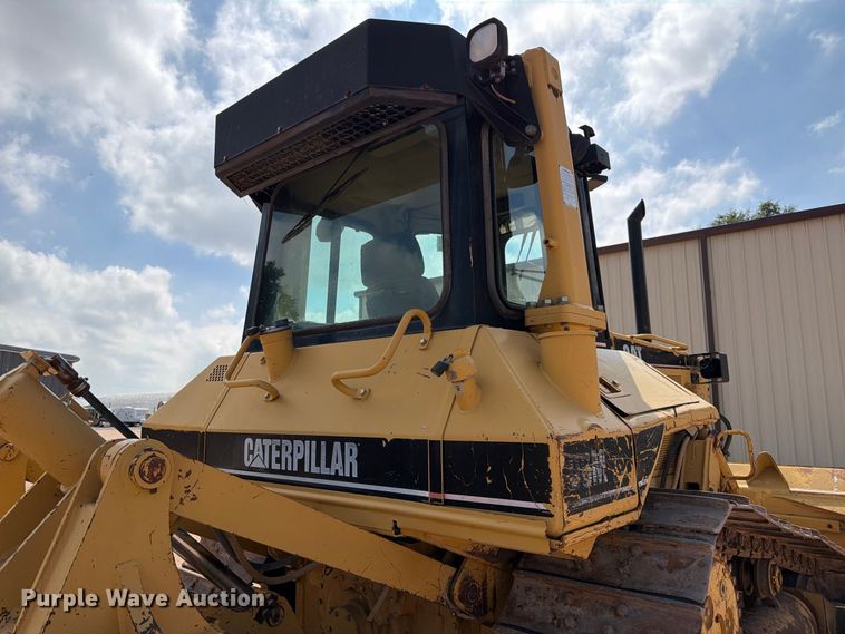 image for item FM7643 1998 Caterpillar D6M XL dozer