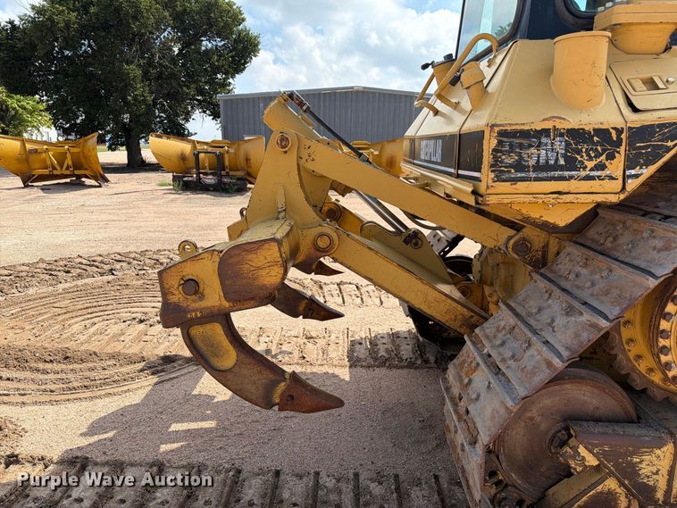 image for item FM7643 1998 Caterpillar D6M XL dozer