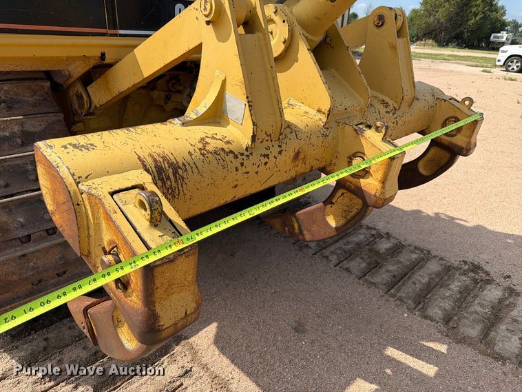 image for item FM7643 1998 Caterpillar D6M XL dozer