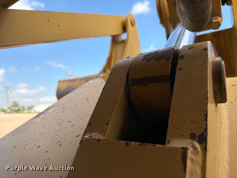 image for item FM7643 1998 Caterpillar D6M XL dozer