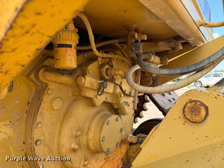image for item FM7643 1998 Caterpillar D6M XL dozer