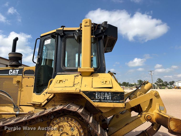 image for item FM7643 1998 Caterpillar D6M XL dozer