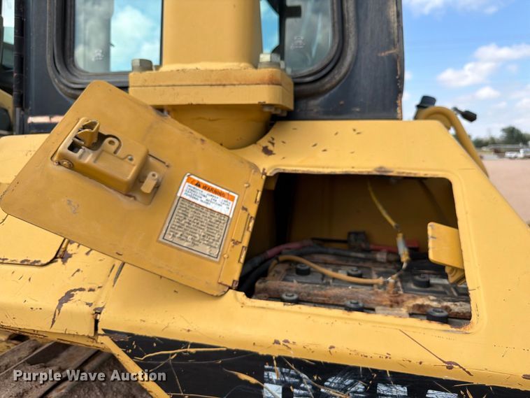 image for item FM7643 1998 Caterpillar D6M XL dozer