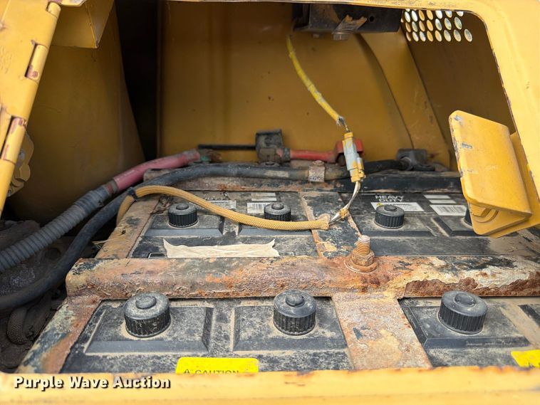 image for item FM7643 1998 Caterpillar D6M XL dozer