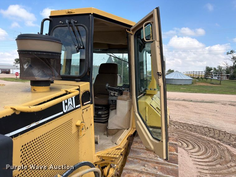 image for item FM7643 1998 Caterpillar D6M XL dozer